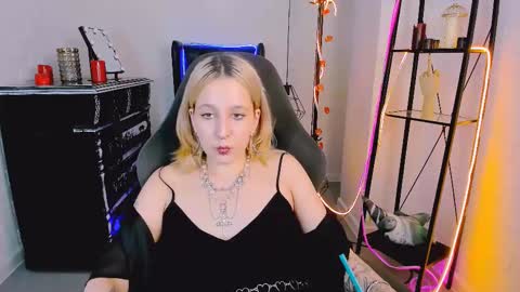 Tolli Moll online show from 12-06-24, 03:22