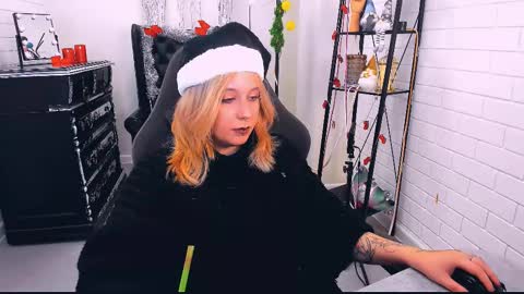 Tolli Moll online show from 12-24-24, 12:44