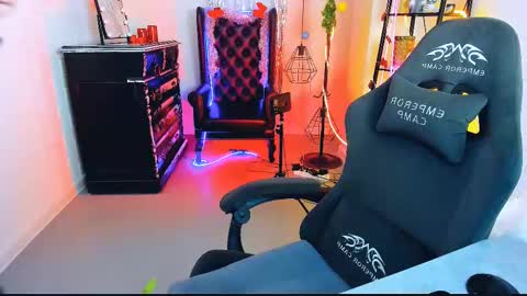 Tolli Moll online show from 12-27-24, 09:17