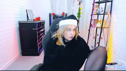 Tolli Moll online show from 12-27-24, 12:23