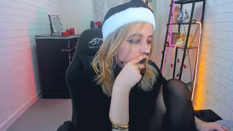 Tolli Moll online show from 12-28-24, 12:13