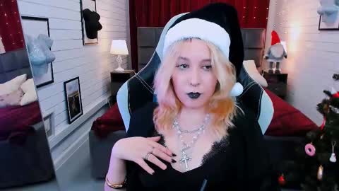 Tolli Moll online show from 12-30-24, 08:21