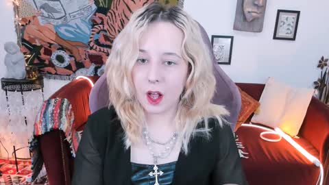 Tolli Moll online show from 01-13-25, 05:12