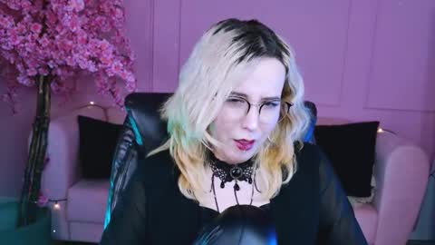 Tolli Moll online show from 01-14-25, 08:52