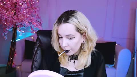 Tolli Moll online show from 01-14-25, 11:53