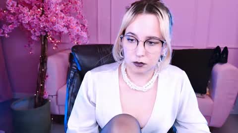 Tolli Moll online show from 01-15-25, 08:20