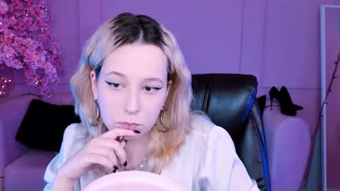 Tolli Moll online show from 01-18-25, 05:20