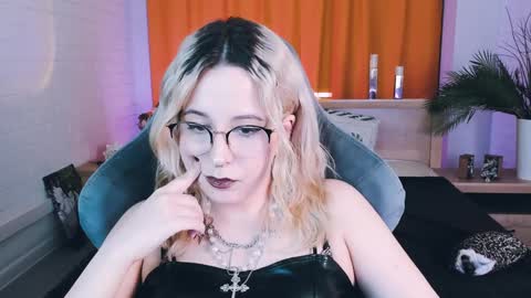 Tolli Moll online show from 01-19-25, 08:29