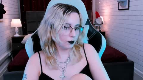 Tolli Moll online show from 01-20-25, 08:19