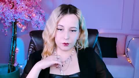 Tolli Moll online show from 01-22-25, 08:40