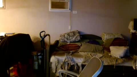 tom112292014 online show from 12-14-25, 05:40