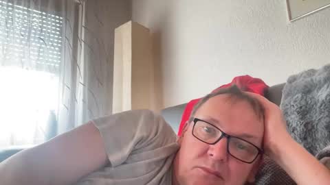 Snapshot of tom6644 chatting on 03-07-25, 02:34 Tom online show from 03-07-25, 02:34