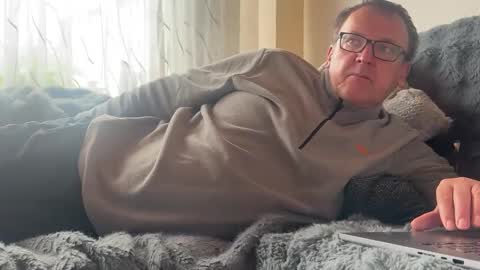 Snapshot of tom6644 chatting on 11-09-25, 01:20 Tom online show from 11-09-25, 01:20