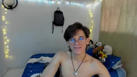 Tom Blue online show from 10-31-25, 03:13