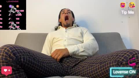 Snapshot of tom_blunt96 chatting on 11-01-25, 03:30 TOM online show from 11-01-25, 03:30