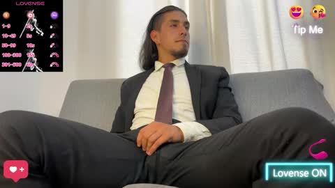 Snapshot of tom_blunt96 chatting on 11-08-25, 12:27 TOM online show from 11-08-25, 12:27