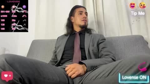 Snapshot of tom_blunt96 chatting on 11-10-25, 05:06 TOM online show from 11-10-25, 05:06