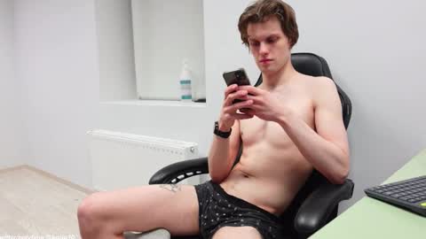 Snapshot of tom_chance chatting on 11-30-25, 02:48 tom online show from 11-30-25, 02:48