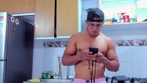 Snapshot of tom_kingfit chatting on 12-03-24, 03:52 SPORTSFIT29 online show from 12-03-24, 03:52