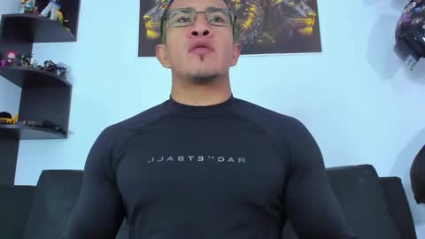 Snapshot of tom_kingfit chatting on 01-06-25, 01:31 SPORTSFIT29 online show from 01-06-25, 01:31