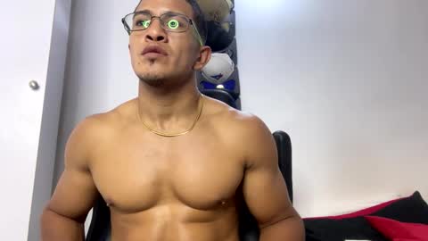 Snapshot of tom_kingfit chatting on 02-09-25, 04:04 SPORTSFIT29 online show from 02-09-25, 04:04