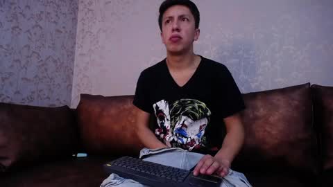 Tom online show from 04-10-26, 08:13