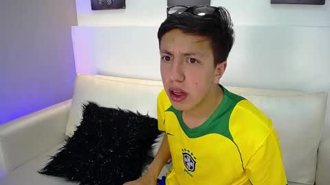 Tom online show from 04-12-26, 08:41