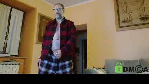 Snapshot of tomasmilian77 chatting on 12-15-24, 01:02 Tomas Milian online show from 12-15-24, 01:02