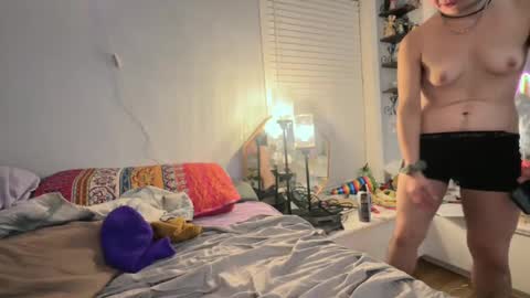 Snapshot of tomboy_titties chatting on 10-11-25, 07:18 tomboy_titties online show from 10-11-25, 07:18