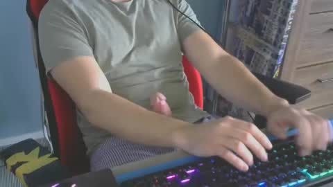 Snapshot of tomin3m chatting on 12-28-24, 11:09 tomin3m online show from 12-28-24, 11:09