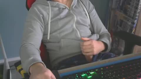 Snapshot of tomin3m chatting on 12-30-24, 12:31 tomin3m online show from 12-30-24, 12:31