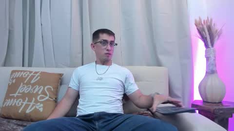 Snapshot of tommas_johnson chatting on 02-10-26, 03:54 Tomas online show from 02-10-26, 03:54