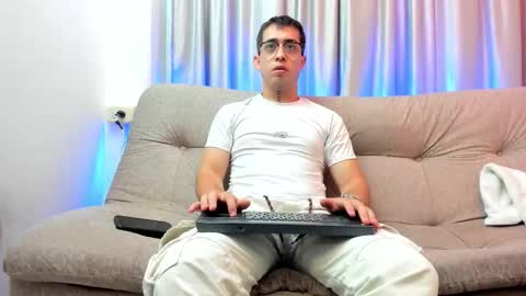 Snapshot of tommas_johnson chatting on 03-01-26, 02:13 Tomas online show from 03-01-26, 02:13