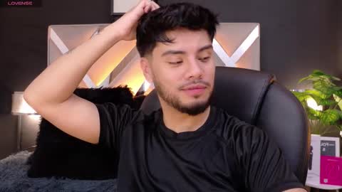 Snapshot of tommiduboiss chatting on 11-07-25, 04:34 Tommy Dubois online show from 11-07-25, 04:34