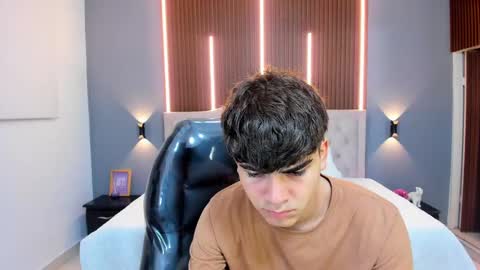 Tommy  online show from 10-15-25, 03:28