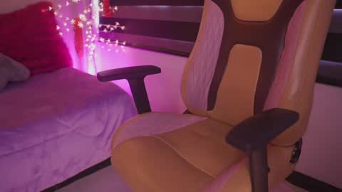 Blue  online show from 02-27-25, 07:26