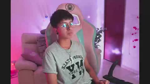 Blue  online show from 10-01-25, 01:44