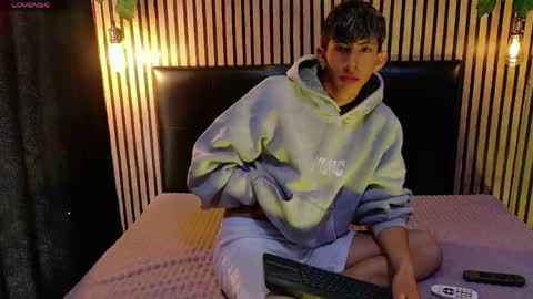 Snapshot of tommy_fox1 chatting on 03-30-26, 04:08 Tommy online show from 03-30-26, 04:08