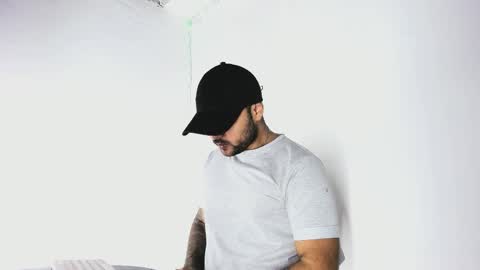 Snapshot of tommy_sccott chatting on 10-11-25, 11:03 tommy_sccott online show from 10-11-25, 11:03