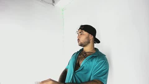 Snapshot of tommy_sccott chatting on 10-13-25, 10:43 tommy_sccott online show from 10-13-25, 10:43