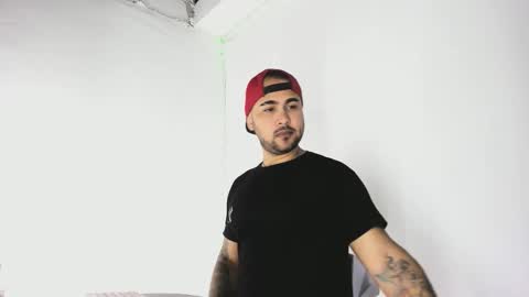 Snapshot of tommy_sccott chatting on 10-14-25, 11:38 tommy_sccott online show from 10-14-25, 11:38