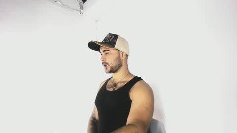 Snapshot of tommy_sccott chatting on 10-15-25, 11:27 tommy_sccott online show from 10-15-25, 11:27