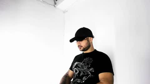 Snapshot of tommy_sccott chatting on 10-18-25, 11:38 tommy_sccott online show from 10-18-25, 11:38