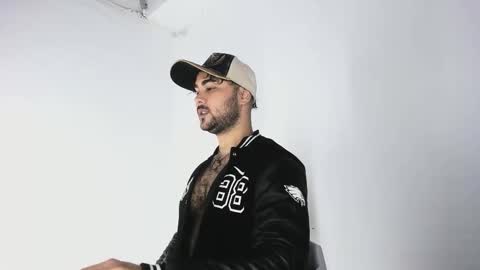 Snapshot of tommy_sccott chatting on 10-22-25, 12:44 tommy_sccott online show from 10-22-25, 12:44