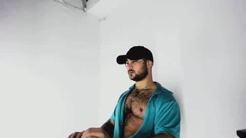 Snapshot of tommy_sccott chatting on 10-23-25, 11:03 tommy_sccott online show from 10-23-25, 11:03