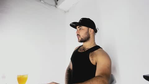 Snapshot of tommy_sccott chatting on 10-25-25, 09:31 tommy_sccott online show from 10-25-25, 09:31