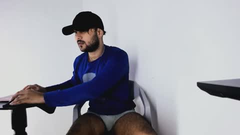 Snapshot of tommy_sccott chatting on 10-28-25, 12:03 tommy_sccott online show from 10-28-25, 12:03