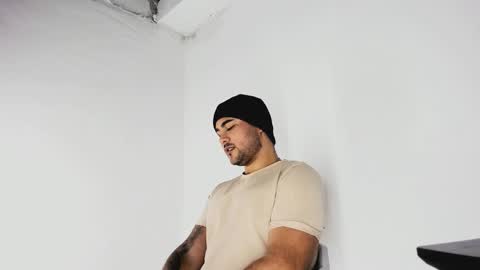 Snapshot of tommy_sccott chatting on 10-28-25, 11:51 tommy_sccott online show from 10-28-25, 11:51