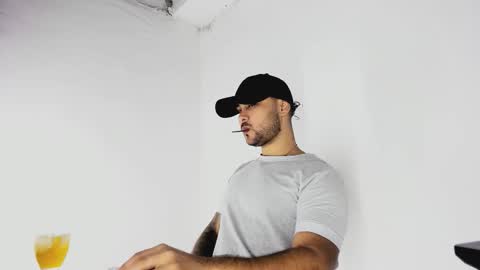 Snapshot of tommy_sccott chatting on 10-30-25, 10:54 tommy_sccott online show from 10-30-25, 10:54