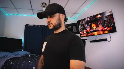 Snapshot of tommy_sccott chatting on 12-15-25, 10:58 tommy_sccott online show from 12-15-25, 10:58